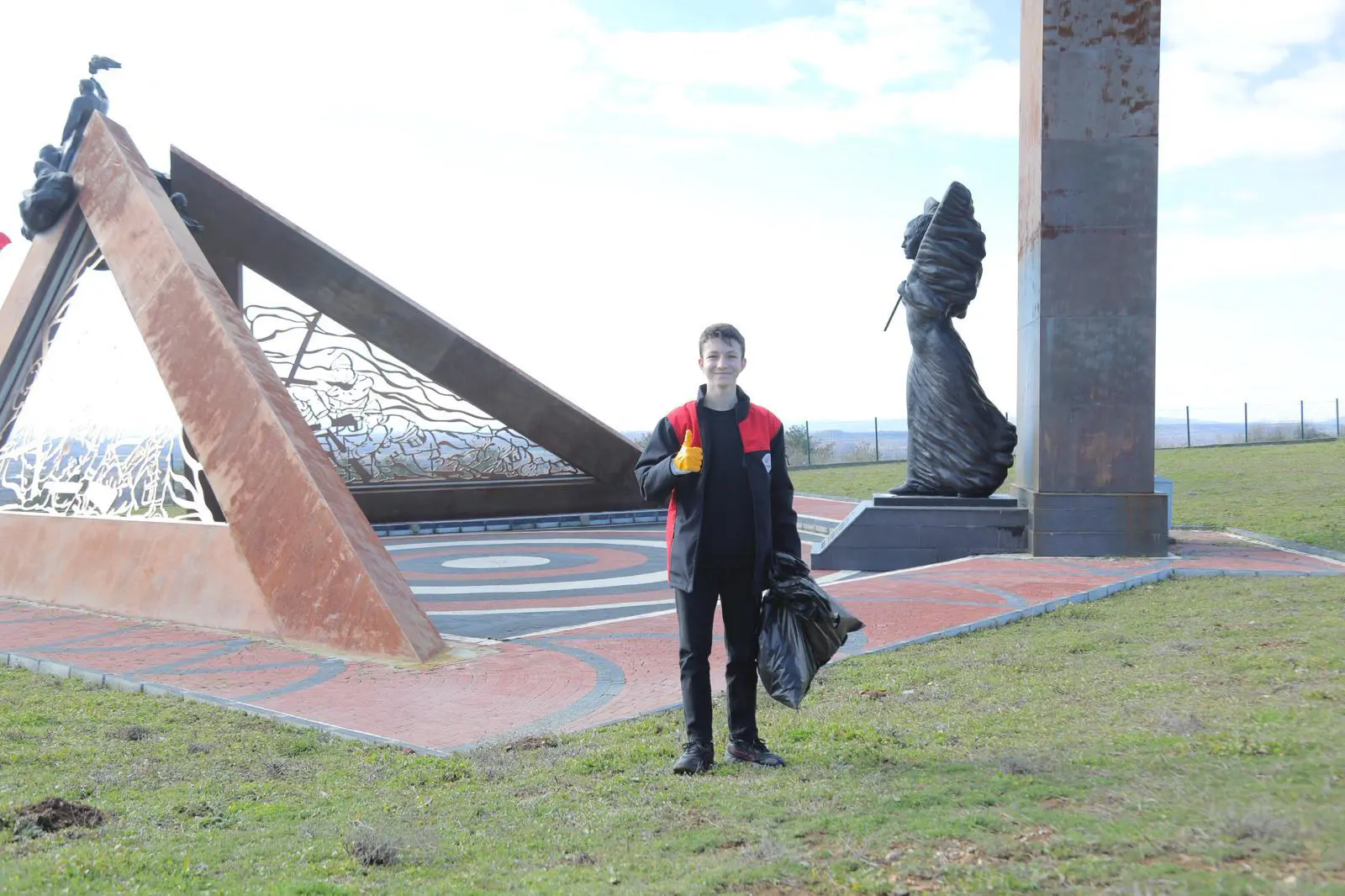 "TEMİZ BİR EDİRNE, ORTAK SORUMLULUĞUMUZDUR" galeri görseli